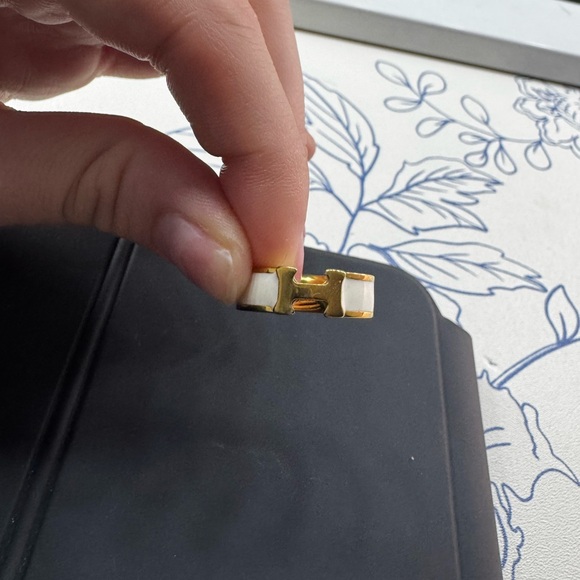 Ring - Picture 3 of 4